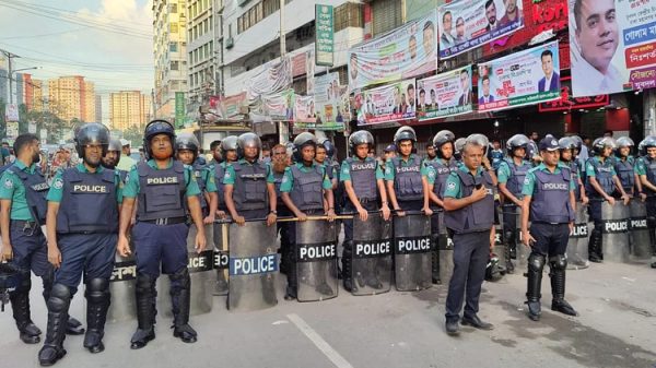 রাজধানী‘র নিরাপত্তায় কঠোর অবস্থানে পুলিশ