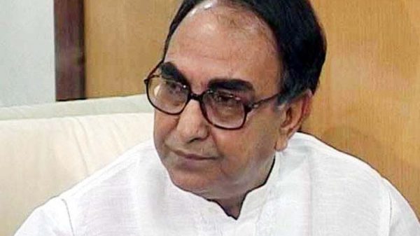 পুলিশের অস্ত্র ছিনিয়ে নেওয়ার অভিযোগে দলটির স্থায়ী কমিটির সদস্য মির্জা আব্বাসসহ ৮৪৯ জনের বিরুদ্ধে মামলা করেছে পুলিশ।