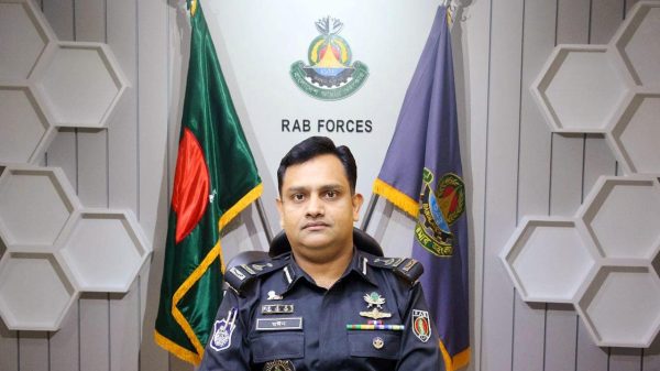 র‍্যাব লিগ্যাল অ্যান্ড মিডিয়া উইংয়ের পরিচালক কমান্ডার খন্দকার আল মইন