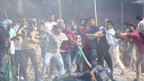 আহত পুলিশ সদস্য