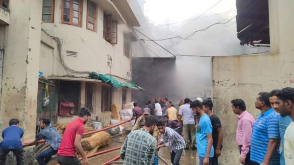 এস এ পরিবহনে সৃষ্ট আগুন নিয়ন্ত্রণে