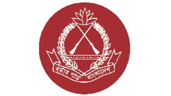 রাজধানীতে ১১ প্লাটুন বর্ডার গার্ড বাংলাদেশ (বিজিবি) মোতায়েন করা হয়েছে।