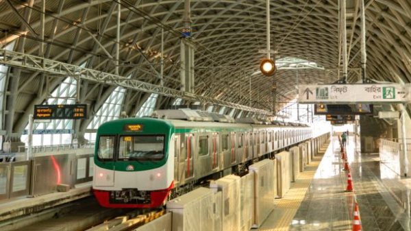 মেট্রোরেল।