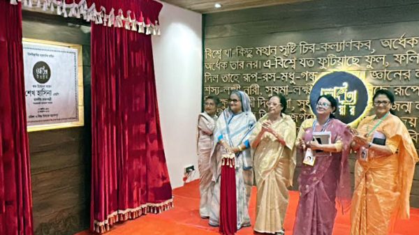 রাজধানীর ধানমন্ডিতে নবনির্মিত ‘জয়িতা টাওয়ার’ উদ্বোধন করেছেন প্রধানমন্ত্রী শেখ