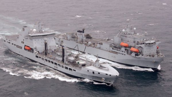 যুক্তরাজ্যের সহায়তাকারী দুটি জাহাজ,