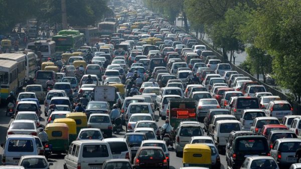 ঢাকার রাস্তায় তীব্র যানজট