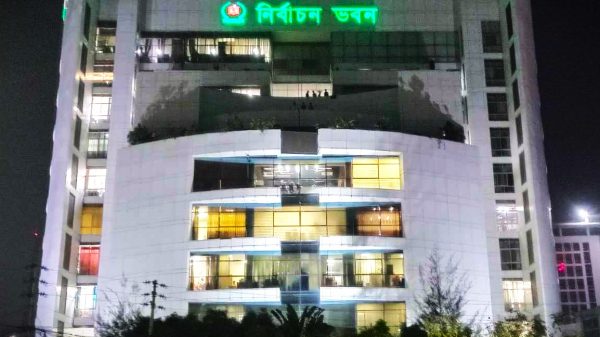 দ্বাদশ জাতীয় সংসদ নির্বাচনে জোটবদ্ধভাবে নৌকা প্রতীক নিয়ে নির্বাচন করবে বাংলাদেশ আওয়ামী লীগ এবং দলীয় প্রার্থীকে মনোনয়ন দেবেন দলটির সভাপতি শেখ হাসিনা।