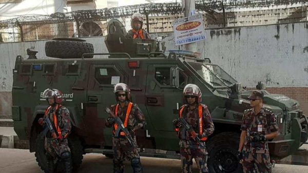 আইনশৃঙ্খলা পরিস্থিতি নিয়ন্ত্রণে ঢাকা ও আশপাশের জেলায় ২৫ প্লাটুনসহ সারাদেশে ১৮৯ প্লাটুন বিজিবি মোতায়েন রয়েছে।