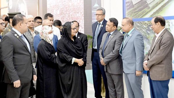 বুধবার (৮ নভেম্বর) সকাল ৮টার দিকে হযরত শাহজালাল আন্তর্জাতিক বিমানবন্দরে অবতরণ করেন প্রধানমন্ত্রী শেখ হাসিনা।