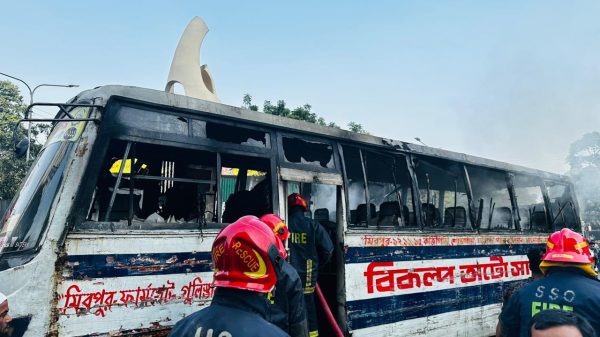 সারাদেশে সাত বাসে আগুন