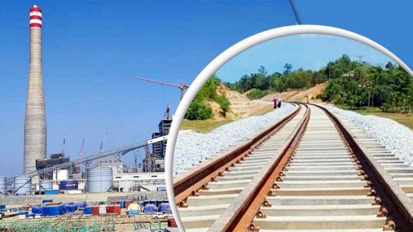 কক্সবাজারে রেল ছাড়াও ৫৩ হাজার কোটি টাকার প্রকল্প উদ্বোধন আজ নিজস্ব প্রতিবেদক- প্রধানমন্ত্রী শেখ হাসিনা আজ (শনিবার) উদ্বোধন করবেন ১৮ হাজার কোটি টাকায় নির্মিত দোহাজারি-কক্সবাজার রেল লাইন প্রকল্প। পাশাপাশি উদ্বোধন হবে ৫৩ হাজার কোটি টাকার আরও ১৬টি প্রকল্প। কক্সবাজারের জেলা প্রশাসক মুহম্মদ শাহিন ইমরান বলছেন, রেল ছাড়াও প্রধানমন্ত্রী যে ১৬টি প্রকল্প উদ্বোধন করবেন তাতে রয়েছে বিদ্যুৎ, জ্বালানি ও খনিজ সম্পদ মন্ত্রণালয়ের অধীনে নির্মিত মাতারবাড়ীর ১২০০ মেগাওয়াট কয়লাভিত্তিক বিদ্যুৎ কেন্দ্র, সাবমেরিন ক্যাবলের মাধ্যমে দ্বীপ উপজেলা কুতুবদিয়ায় জাতীয় গ্রিডের বিদ্যুৎ সংযুক্তি প্রকল্প। বেসামরিক বিমান পরিবহন ও পর্যটন মন্ত্রণালয়ের অধীন বাঁকখালী নদীর কস্তুরাঘাটে ৫৯৫ মিটার পিসি বক্স গার্ডার ব্রিজ, কক্সবাজার সদরে খাল লাইনিং অ্যাপ্রোচ রোড ও ব্রিজ। এছাড়া স্থানীয় সরকার, পল্লি উন্নয়ন ও সমবায় মন্ত্রণালয়ের ৪টি প্রকল্প, শিক্ষা মন্ত্রণালয়ের ৪টি, প্রবাসী কল্যাণ ও বৈদেশিক কর্মসংস্থান মন্ত্রণালয়ের ১টি প্রকল্প। এছাড়াও রয়েছে জনস্বাস্থ্য, গণপূর্ত এবং বেসামরিক বিমান চলাচল কর্তৃপক্ষের বাস্তবায়নাধীন ৩টি প্রকল্প। সরকারের মেগা প্রকল্পগুলোর অন্যতম মাতারবাড়ী বিদ্যুৎ কেন্দ্র। এটি জাপানের আর্থিক সহায়তায় ৫১ হাজার ৮৫৪ কোটি টাকা ব্যয়ে নির্মিত প্রধানমন্ত্রীর অগ্রাধিকার প্রকল্পগুলোর মধ্যে অন্যতম। কয়লাভিত্তিক বিদ্যুৎ কেন্দ্রের প্রথম ইউনিটে পরীক্ষামূলকভাবে উৎপাদন শুরু হয় ২৯ জুলাই দুপুরে। মাতারবাড়ী বিদ্যুৎ প্রকল্পের তত্ত্বাবধায়ক প্রকৌশলী মনোওয়ার হোসেন মজুমদার জানান, উৎপাদিত এ বিদ্যুৎ জাতীয় গ্রিডে সরবরাহ করা হচ্ছে। মহেশখালী উপজেলার বিচ্ছিন্ন দ্বীপ মাতারবাড়ী ও ধলঘাটা ইউনিয়নের মাঝামাঝি স্থানে ১ হাজার ৬০৮ একর জমির ওপর স্থাপিত এই বিদ্যুৎ কেন্দ্র দুটি ইউনিটে বিভক্ত। ১২০০ মেগাওয়াট উৎপাদন ক্ষমতাসম্পন্ন এ বিদ্যুৎ কেন্দ্র প্রকল্পটি কোল পাওয়ার জেনারেশন কোম্পানি বাংলাদেশ লিমিটেড (সিপিজিসিএল) বাস্তবায়ন করছে। প্রকৌশলী মনোওয়ার জানান, ২০১৪ সালে অনুমোদন পাওয়া মাতারবাড়ী আল্ট্রাসুপার ক্রিটিক্যাল কোলপাওয়ার প্রকল্পটিতে ব্যয় ধরা হয়েছিল ৩৫ হাজার ৯৮৪ কোটি টাকা। পরে সংশোধন করে প্রকল্পের ব্যয় ধরা হয় ৫১ হাজার ৮৫৪ কোটি টাকা। জাপানের আন্তর্জাতিক সহযোগিতা সংস্থা (জাইকা) এ প্রকল্পের জন্য ২৮ হাজার ৯৩৯ কোটি টাকা বরাদ্দ দেওয়ার কথা ছিল। কিন্তু এই অর্থ বৃদ্ধি করে জাইকা মোট ৪৩ হাজার ৯২১ কোটি টাকা দিয়েছে। প্রকল্পে বাংলাদেশ সরকার অবশিষ্ট অর্থ ব্যয় করেছে। কক্সবাজারের দ্বীপ উপজেলা কুতুবদিয়ায় প্রথমবারের মতো জাতীয় গ্রিডে বিদ্যুৎ সংযুক্ত হয়েছে। সমুদ্রের নিচ দিয়ে সাবমেরিন ক্যাবলের মাধ্যমে কুতুবদিয়ায় জাতীয় গ্রিডে বিদ্যুৎ সরবরাহ করা হচ্ছে। প্রকল্পটি পরীক্ষামূলকভাবে চালু করা হয় গত ১৩ এপ্রিল। ওই দিন থেকে দ্বীপটির দেড় হাজার গ্রাহক পরীক্ষামূলকভাবে বিদ্যুৎ সংযোগ সুবিধা পেতে শুরু করেন। প্রকল্পটির পরিচালক ও বাংলাদেশ বিদ্যুৎ উন্নয়ন বোর্ডের তত্ত্বাবধায়ক প্রকৌশলী মো. ফারুক আহমেদ জানান, কুতুবদিয়া দ্বীপে ১৯৮০ সাল থেকে জেনারেটরের মাধ্যমে সান্ধ্যকালীন কয়েক ঘণ্টার জন্য বিদ্যুৎ সরবরাহের ব্যবস্থা ছিল। ওই দেড় হাজার গ্রাহককে প্রাথমিকভাবে বিদ্যুৎ সংযোগ দিয়ে জাতীয় গ্রিডের বিদ্যুৎ চালু করা হয়েছে। তিনি জানান, দ্বীপের ২০ হাজার গ্রাহককে পর্যায়ক্রমে বিদ্যুৎ সংযোগ দেওয়া হবে। এছাড়া বাঁকখালী নদীতে ৫৯৬ মিটার পিসি বক্স গার্ডার ব্রিজ হয়েছে। সেতু নির্মাণে ব্যয় হয়েছে ২৫৯ কোটি টাকা। প্রধানমন্ত্রী এছাড়াও উদ্বোধন করবেন বেসামরিক বিমান পরিবহন ও পর্যটন মন্ত্রণালয়ের অধীনে ২৬২ কোটি টাকা ব্যয়ে কক্সবাজার সদরে খাল লাইনিং অ্যাপ্রোচ রোড ও ব্রিজ নির্মাণ প্রকল্প। স্থানীয় সরকার, পল্লি উন্নয়ন ও সমবায় মন্ত্রণালয়ের অধীন ৪টি প্রকল্পের মধ্যে রয়েছে ৪ কোটি টাকায় নির্মিত কুতুবদিয়ার কৈয়ারবিল ঠান্ডা চৌকিদার পাড়ার ৬০ মিটার সিসি গার্ডার ব্রিজ, ১৫ কোটি টাকা ব্যয়ে চকরিয়া বাস টার্মিনাল সম্প্রসারণ প্রকল্প, উখিয়ায় রোহিঙ্গা ক্যাম্পে ৬০ কোটি টাকা ব্যয়ে বর্জ্য থেকে বিদ্যুৎ উৎপাদন প্রকল্প এবং ৪২ কোটি টাকা ব্যয়ে মহেশখালীতে গোরকঘাটা-জনতা বাজার সড়ক প্রশস্তকরণ প্রকল্প। প্রধানমন্ত্রী আরও যেসব প্রকল্প উদ্বোধন করবেন এগুলোর মধ্যে রয়েছে শিক্ষা মন্ত্রণালয়ের ৪টি প্রকল্প। ৩ কোটি টাকা ব্যয়ে কক্সবাজার সদরের জাহারা ইসলাম বালিকা উচ্চ বিদ্যালয়ের একাডেমিক ভবন, ২ কোটি টাকা ব্যয়ে মহেশখালীর ইউনুসখালি নাছির উদ্দিন উচ্চ বিদ্যালয়ের একাডেমিক ভবন, ৫ কোটি টাকা ব্যয়ে উখিয়ার রত্নাপালং আদর্শ উচ্চ বিদ্যালয় ও মারিচ্যা পালং উচ্চ বিদ্যালয়ের একাডেমিক ভবন নির্মাণ প্রকল্প। প্রবাসী কল্যাণ ও বৈদেশিক কর্মসংস্থান মন্ত্রণালয়ের অধীনে ২৫ কোটি টাকায় বাস্তবায়নকৃত রামু কারিগরি প্রশিক্ষণ কেন্দ্রের নির্মাণ কাজেরও উদ্বোধন করবেন প্রধানমন্ত্রী। এছাড়া ভিত্তিপ্রস্তর স্থাপন করার কথা রয়েছে ৬৭ কোটি টাকা ব্যয়ে টেকনাফ মাল্টিপারপাস ডিজাস্টার শেল্টার কাম আইসোলেশন সেন্টার, রামুর নন্দাখালীতে ১৮৪ মিটার দীর্ঘ আরসিসি গার্ডার ব্রিজ এবং প্রাথমিক বিদ্যালয়সমূহে কাব স্কাউটিং সম্প্রসারণ প্রকল্প।