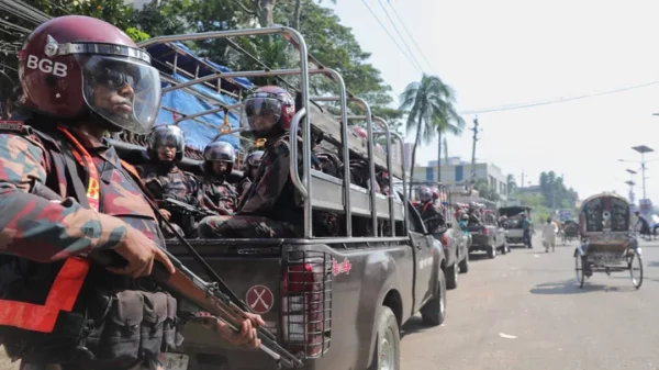 পোশাক কারখানার নিরাপত্তায় ঢাকা এবং আশপাশের এলাকায় বর্ডার গার্ড বাংলাদেশ (বিজিবি) মোতায়েন করা হয়েছে।