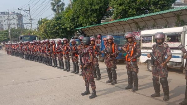 আজ রোববার অবরোধের প্রথম দিনে আইনশৃঙ্খলা পরিস্থিতি নিয়ন্ত্রণে রাখতে সারাদেশে ১৫২ প্লাটুন বিজিবি মোতায়েন করা হয়েছে