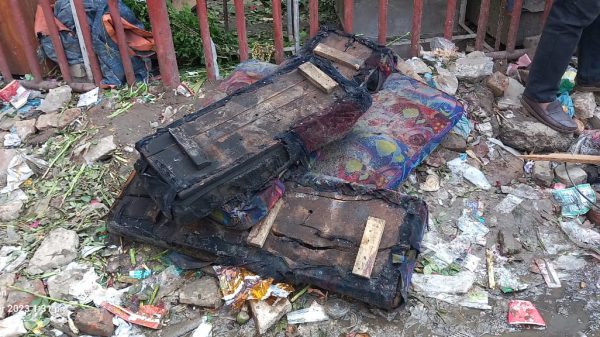 প্রজাপতি পরিবহনের একটি বাসে আগুন দিয়েছে দুর্বৃত্তরা।