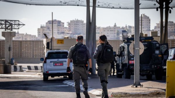 ৩৯ ফিলিস্তিনি নাগরিককে ইসরায়েলের কারাগার থেকে মুক্তি দেওয়া হয়েছে।