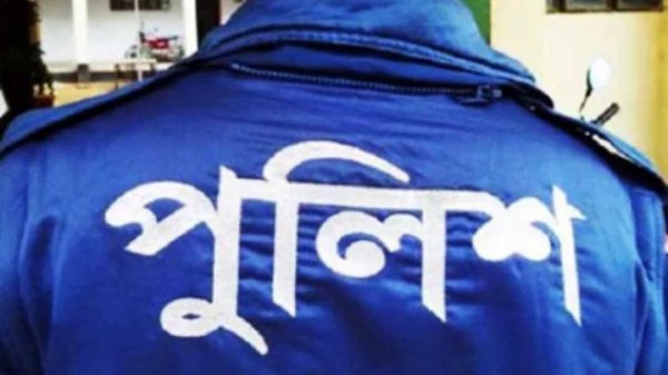 আহত পুলিশ কর্মকর্তা খিলক্ষেত থানার উপপরিদর্শক (এসআই) মো. মফিজুল ইসলাম।