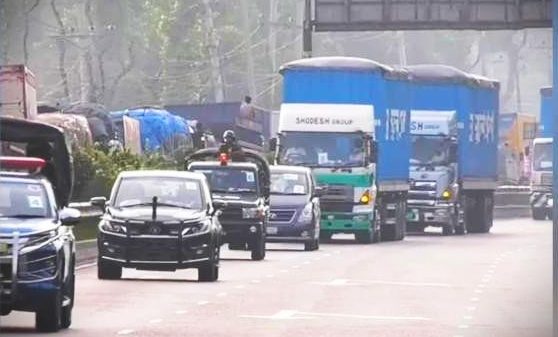 ইউরেনিয়াম আসাকে কেন্দ্র করে কঠোর নিরাপত্তার মধ্যে দিয়ে আইনশৃঙ্খলা বাহিনী তৎপর ছিল।