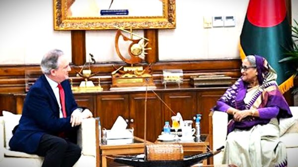 প্রধানমন্ত্রীর সঙ্গে বিদায়ী সাক্ষাৎ করেন স্পেনের রাষ্ট্রদূত ফ্রান্সিসকো ডি অ্যাসিস বেনিতেজ