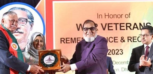 রোববার (১৭ ডিসেম্বর) রাজধানীর হোটেল সোনারগাঁওয়ে ভারতের ৩৬ এবং রাশিয়ার সশস্ত্র বাহিনীর ৮ জন সদস্যকে সংবর্ধনা দেওয়া হয়।