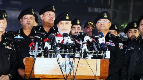 র্যাব মহাপরিচালক (ডিজি) অতিরিক্ত আইজিপি এম খুরশীদ হোসেন।