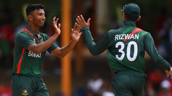 সুপার সিক্সের প্রথম ম্যাচে নেপালকে উড়িয়ে দিয়ে দারুণ জয় তুলে নিয়েছে বাংলাদেশ অনূর্ধ্ব-১৯ ক্রিকেট দল।