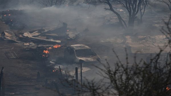 মধ্য চিলিতে প্রায় ১০ লাখ মানুষের বাসস্থান ভালপারাইসো অঞ্চলের অনেক অংশে কালো ধোঁয়ায় আকাশ ঢেকে গেছে।