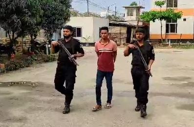 কুমিল্লা‘র সীমন্ত থেকে ফেনসিডিল এনে ঢাকায় বিক্রি করত ফেন্সি সজীব!