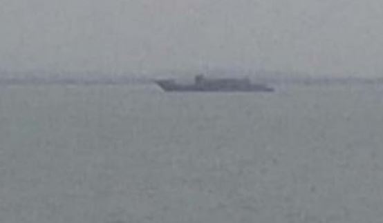 নাফ নদে মিয়ানমারের যুদ্ধজাহাজ