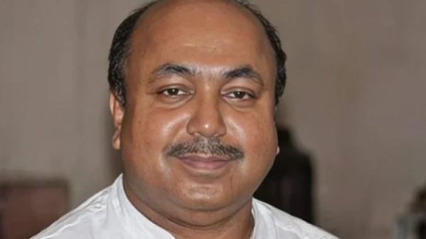 অধ্যাপক মোবাশ্বের মোনেম।