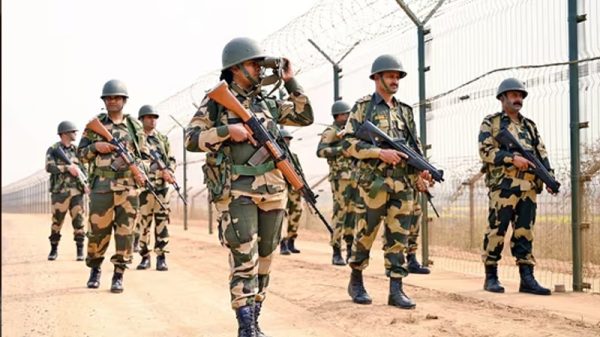 বাংলাদেশ পুলিশের ঊর্ধ্বতন কর্মকর্তা আটক