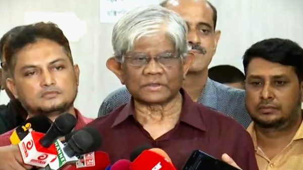 অর্থ উপদেষ্টা ড. সালেহ উদ্দিন আহমেদ।