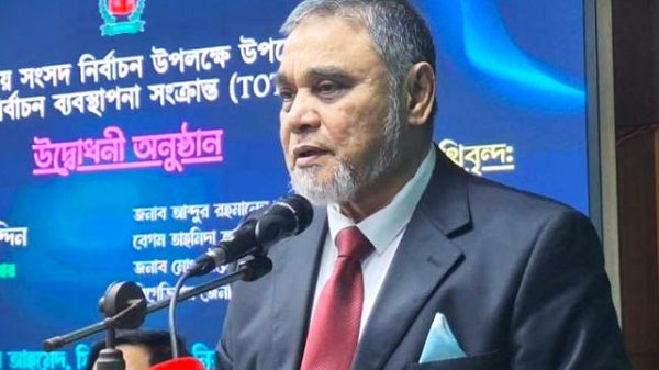 প্রধান নির্বাচন কমিশনার এএমএম নাসির উদ্দিন।